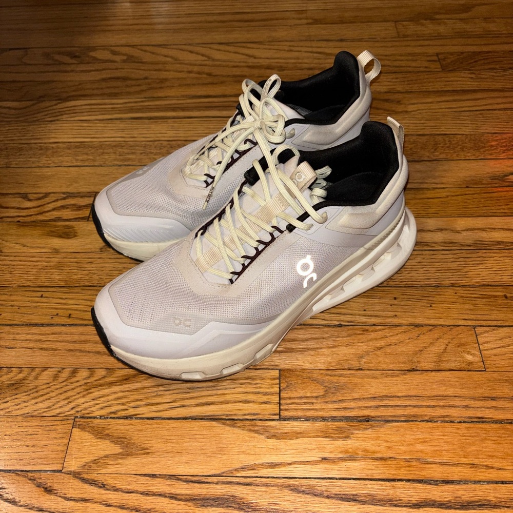 On Running women’s  Cream Running Shoes size 8